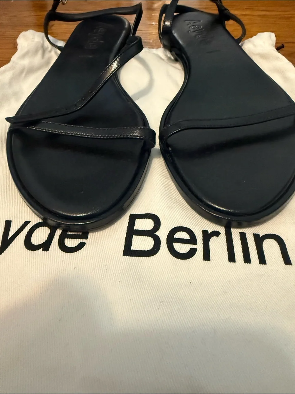 Never Worn Aeyde Nettie Leather Strap Sandals in black!